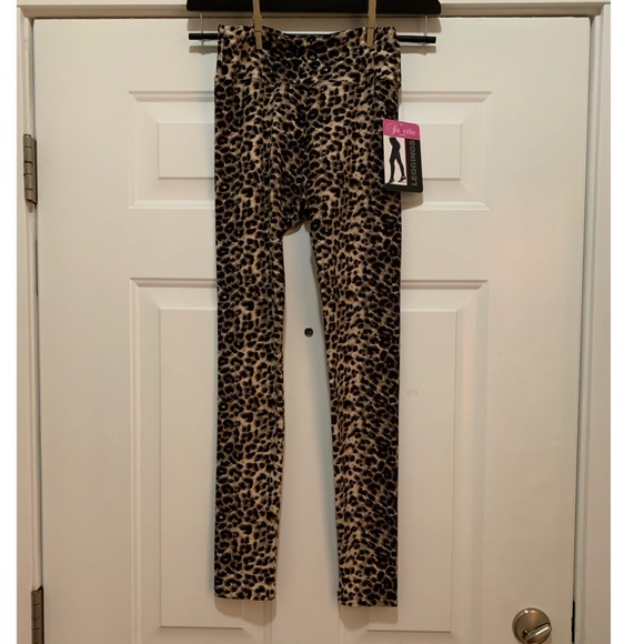 Suzette Collection Cheetah Print Leggings - Picture 4 of 7
